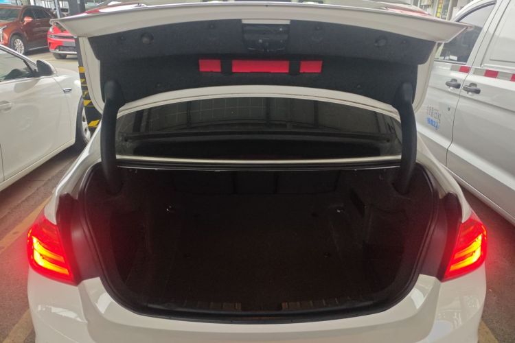 宝马3系 2013款 316i 进取型局部细节23