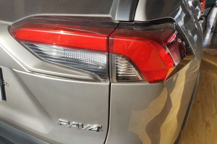 丰田 RAV4荣放 2022款 2.0L CVT两驱风尚Plus版车身外观9