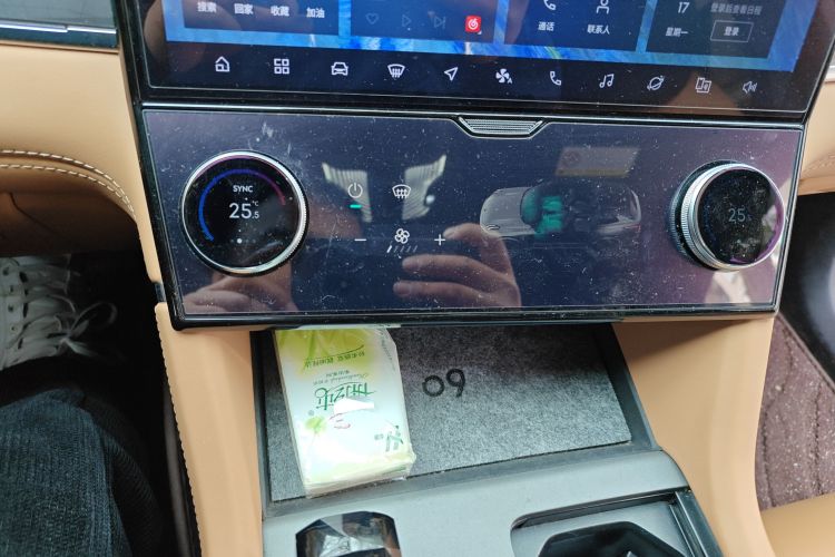 领克09 EM-P 2023款 2.0TD EM-P 远航版PM 六座中控内饰16