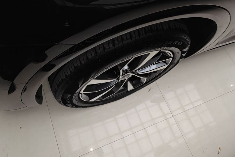 奥迪Q5L 2024款 40 TFSI 豪华动感型车身外观6007