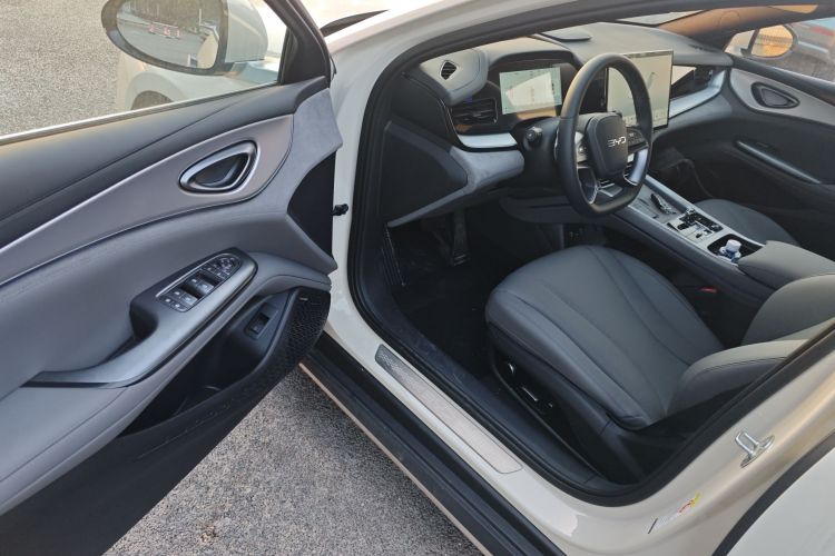 比亚迪 海豹07 DM-i 2025款 智驾版 DM-i 1.5L 125km 尊贵型中控内饰20