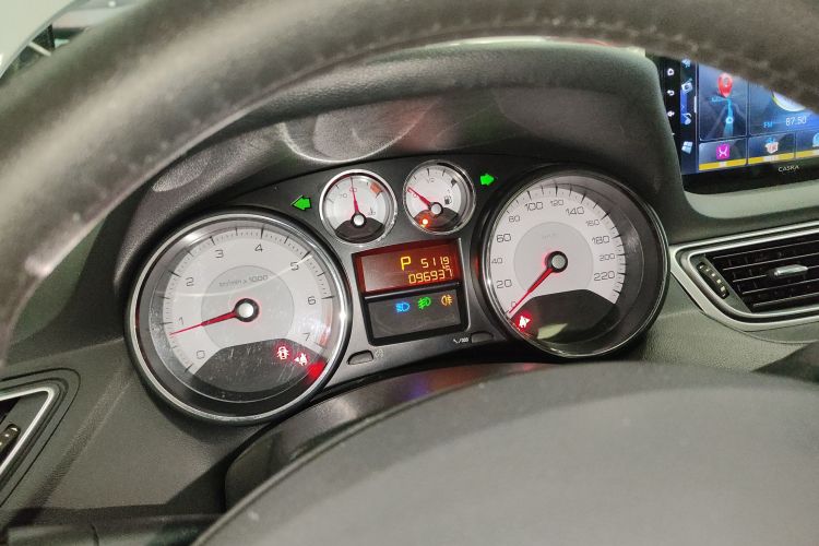 标致308 2014款 乐享版 经典 1.6L 自动优尚型中控内饰14