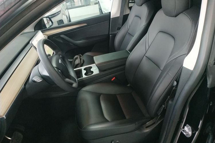 特斯拉 Model Y 2022款 长续航全轮驱动版中控内饰19