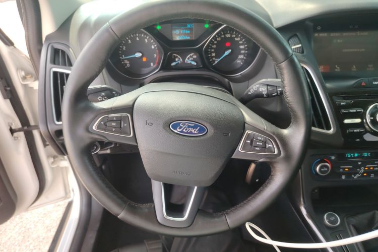 福特 福克斯 2017款 两厢 1.6L 手动风尚型智行版局部细节13