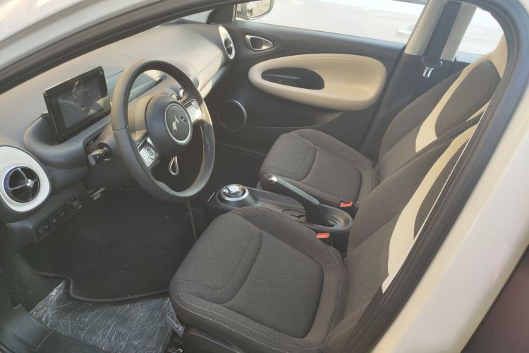 五菱汽车 五菱缤果 2023款 203km 轻享款中控内饰19