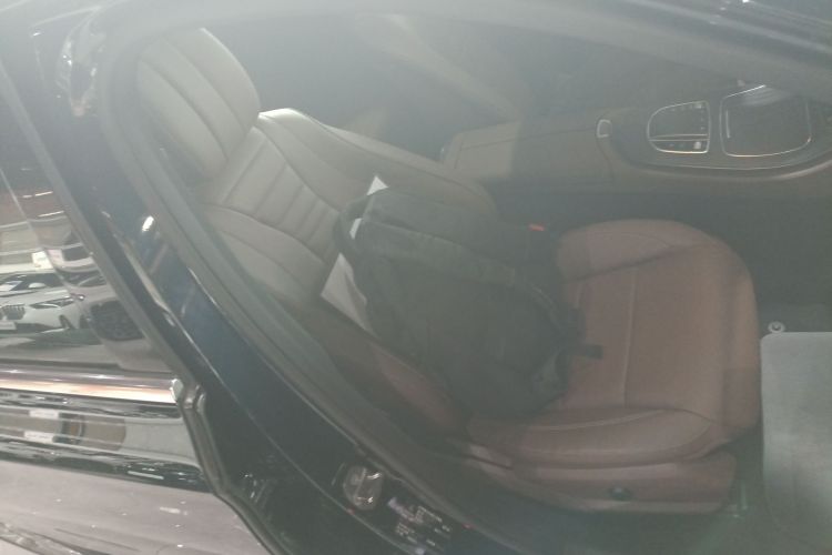 奔驰E级 2021款 改款 E 300 L 运动豪华型局部细节41