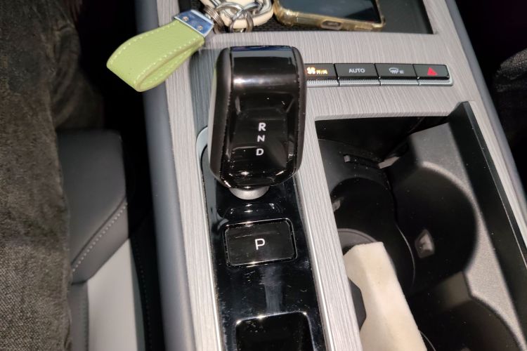 吉利汽车 博越L 2023款 1.5TD DCT尊贵型中控内饰18