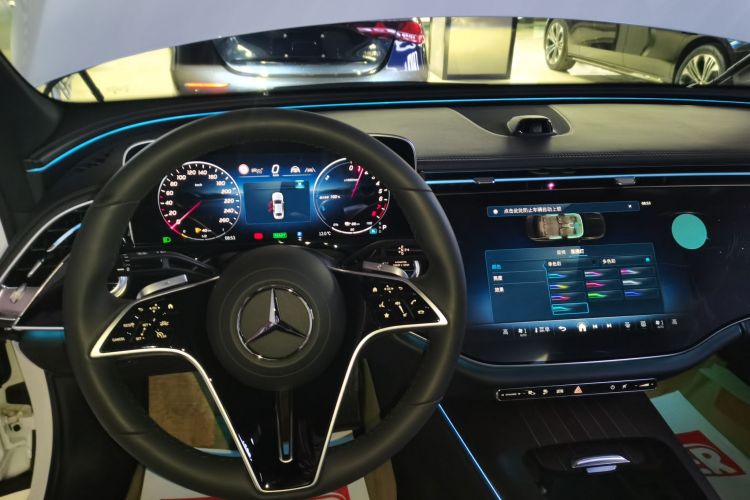 奔驰E级新能源 2024款 E 350 e L 插电式混合动力轿车中控内饰18