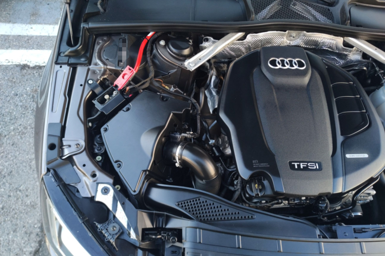 奥迪A4L 2018款 30周年年型 40 TFSI 进取型机舱底盘25