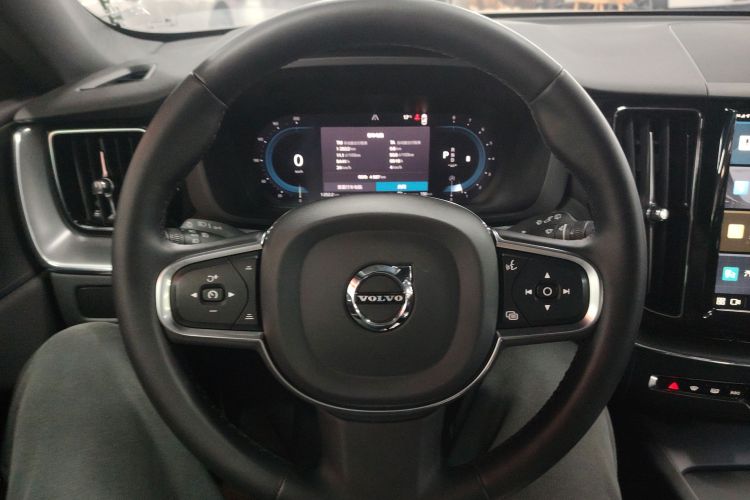 沃尔沃XC60 2025款 B5 四驱智逸豪华版中控内饰13