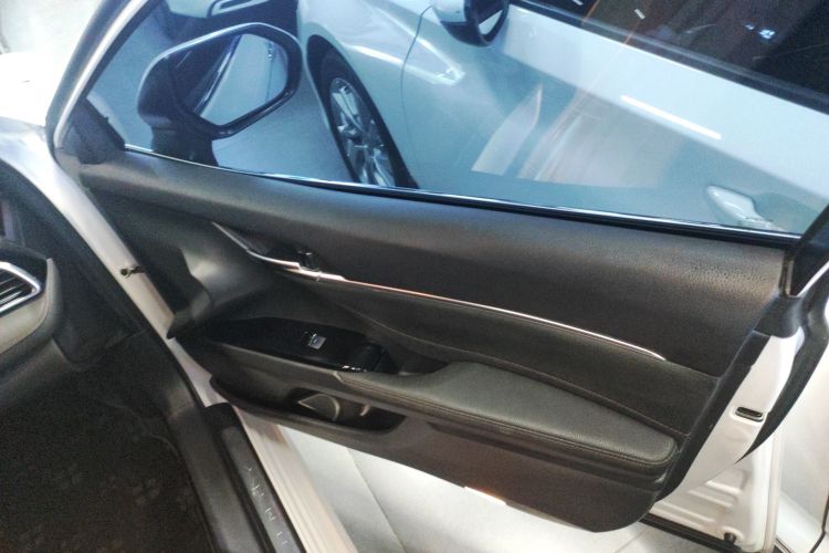 丰田 凯美瑞 2021款 2.0G 豪华版中控内饰7005