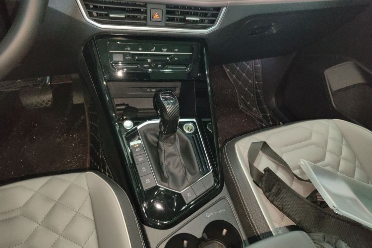 大众 探岳 2024款 300TSI 两驱豪华Plus进阶版中控内饰18