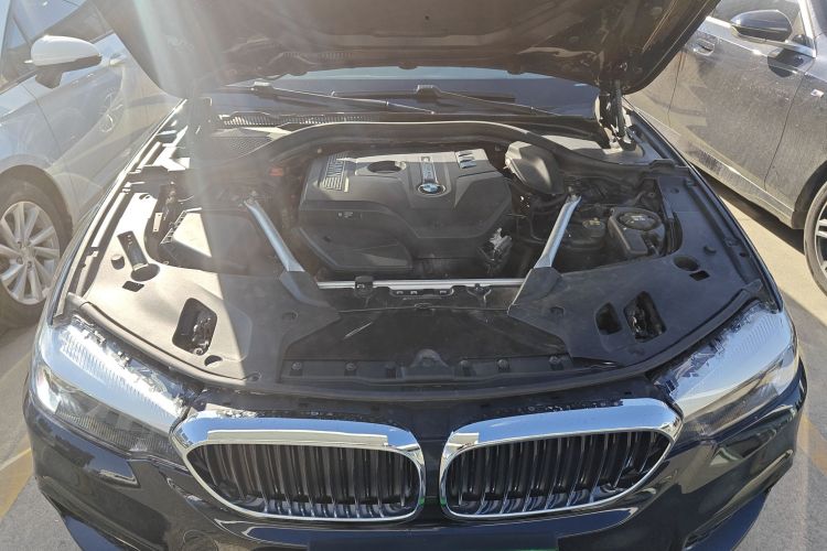 宝马5系 2018款 525Li M运动套装机舱底盘24