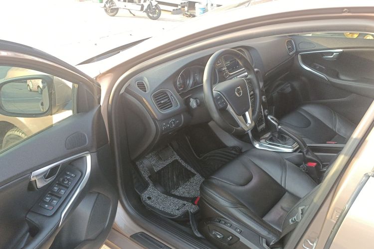 沃尔沃V40 2017款 T3 智逸版中控内饰7003