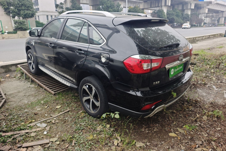 比亚迪S7 2015款 2.0T 升级版 自动尊贵型车身外观4