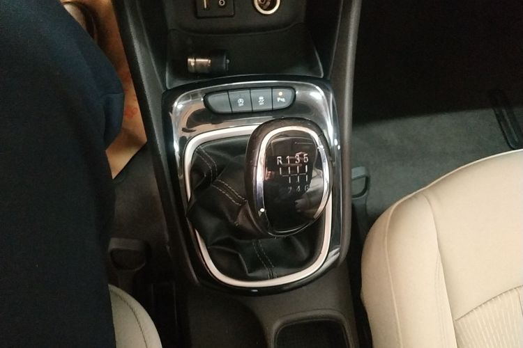 别克 威朗 2015款 三厢 15S 手动进取型中控内饰18