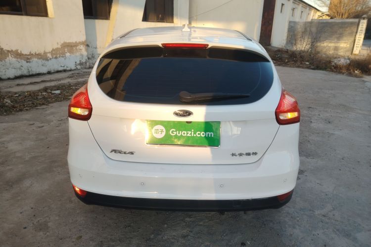 福特 福克斯 2018款 两厢经典 1.6L 自动风尚型智行版车身外观6