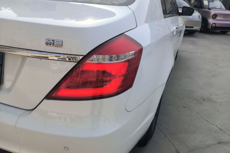 吉利汽车 帝豪 2017款 三厢百万款 1.5L CVT向上互联版车身外观9