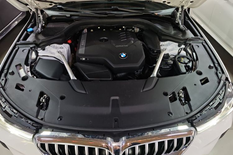 宝马6系GT 2022款 630i M运动套装机舱底盘24