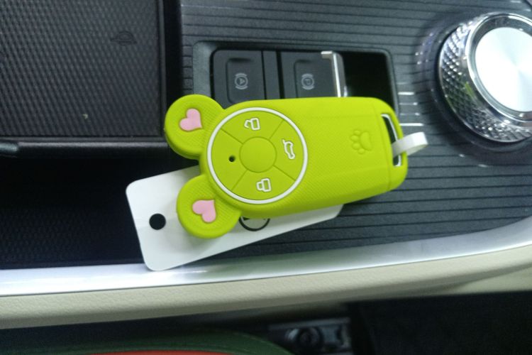 欧拉好猫 2022款 400km标准续航 尊贵型 磷酸铁锂中控内饰7001