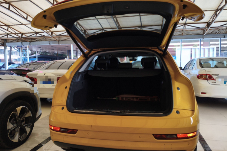 奥迪Q3 2017款 35 TFSI 时尚型机舱底盘23