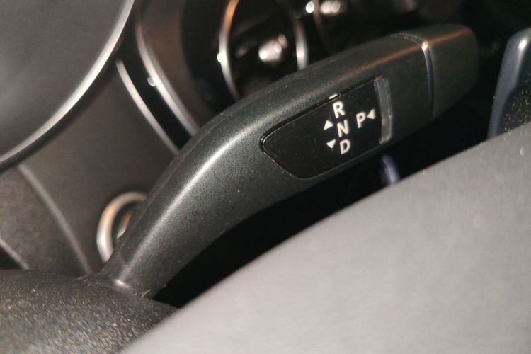 奔驰C级 2017款 C 180 L 运动版局部细节18