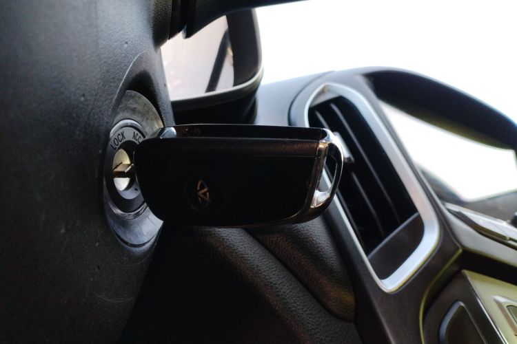 奇瑞 艾瑞泽5 2017款 1.5L 手动豪华版中控内饰11