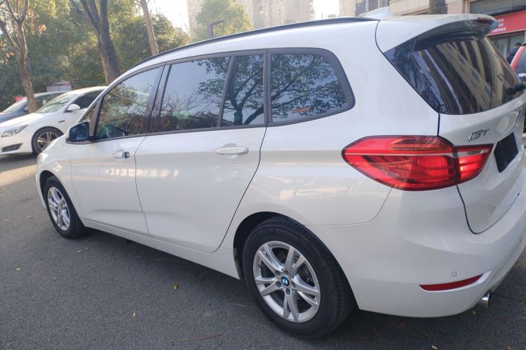 宝马2系多功能旅行车 2015款 218i 领先型车身外观4
