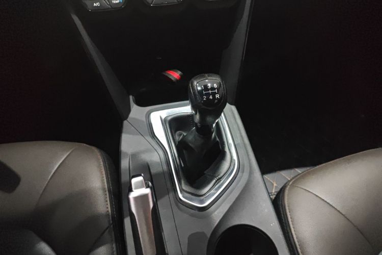 广汽传祺 传祺GS4 2017款 200T 手动两驱精英版中控内饰18