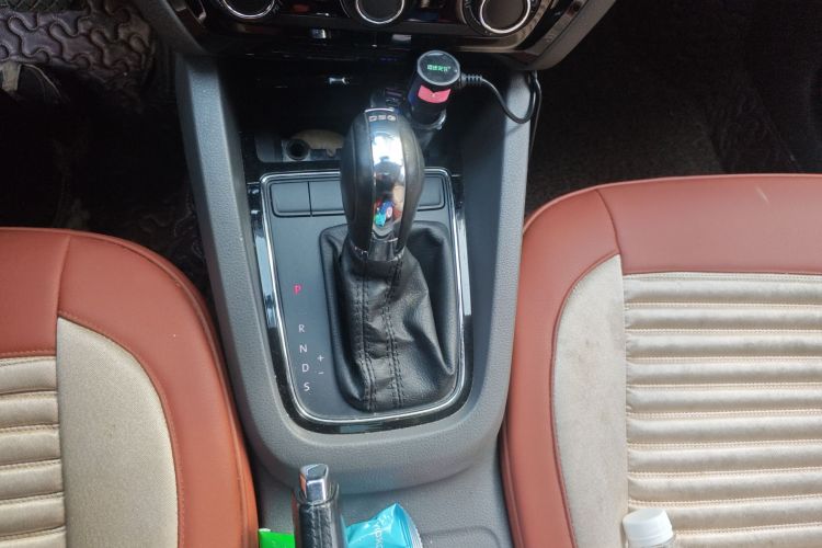 大众 速腾 2015款 230TSI 自动舒适型中控内饰18