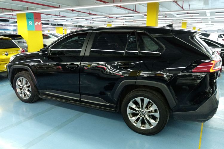 丰田 威兰达 2023款 2.0L CVT两驱领先版车身外观4