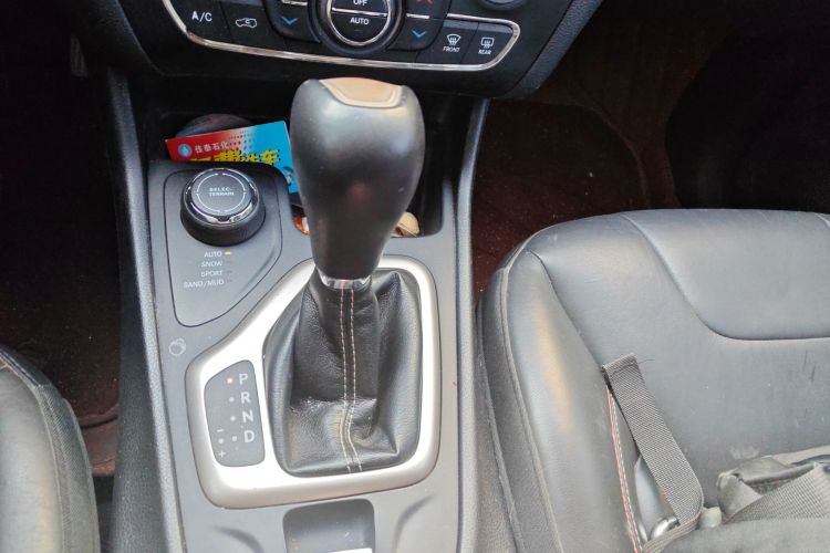 Jeep 自由光 2016款 2.4L 75周年致敬版中控内饰18