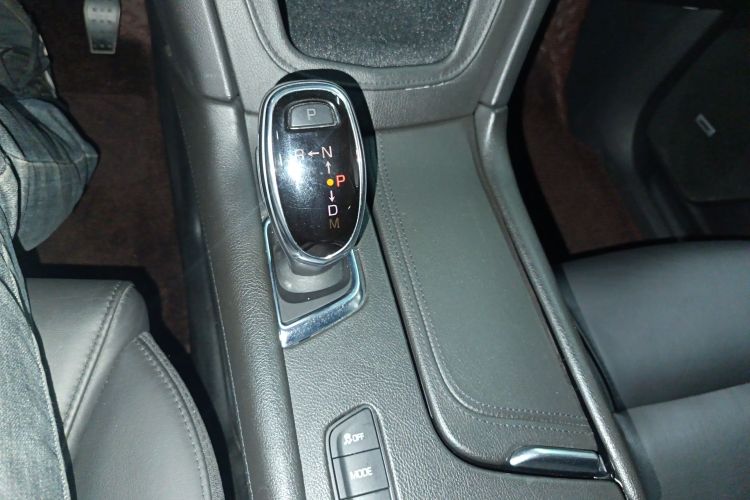 凯迪拉克XT5 2018款 28T 四驱豪华型中控内饰18