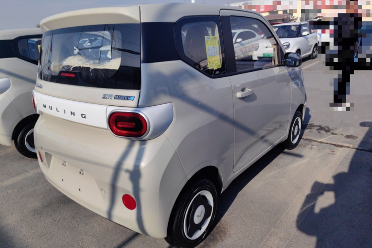 五菱汽车 宏光MINIEV 2024款 第三代 215km 青春版车身外观7