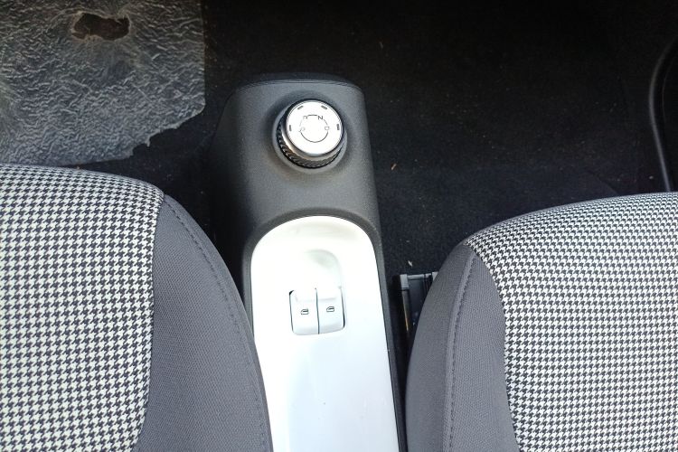 五菱汽车 宏光MINIEV 2024款 第三代 215km 青春版局部细节18