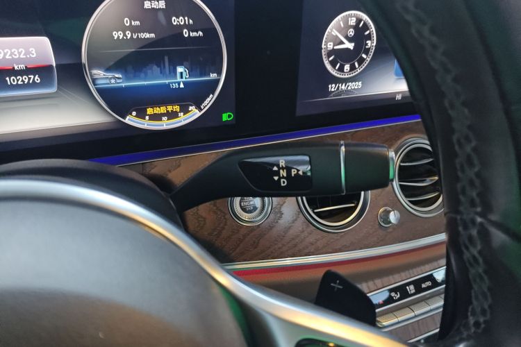 奔驰E级 2020款 E 300 L 时尚型中控内饰18