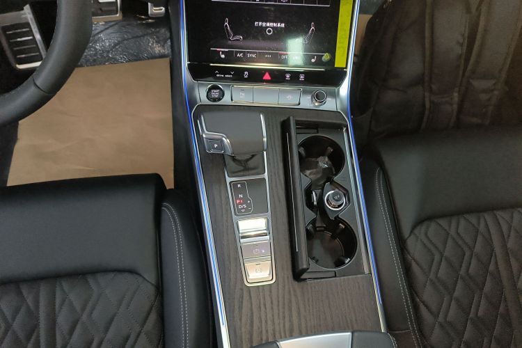 奥迪A6L 2026款 45 TFSI quattro 臻选动感型中控内饰18