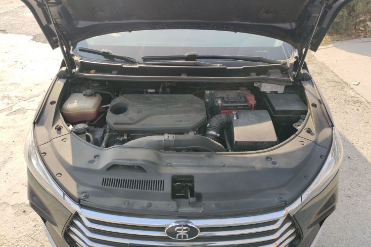 比亚迪 宋MAX 2021款 升级版 1.5T 自动豪华型 7座机舱底盘24