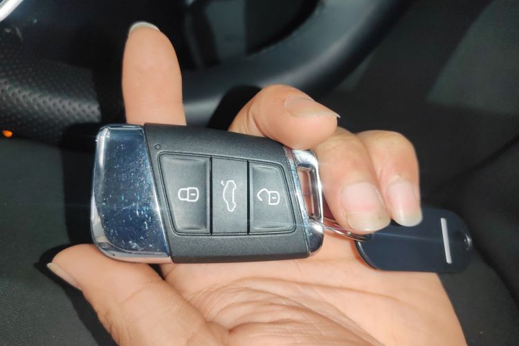 大众 迈腾 2023款 200万辆纪念版 330TSI DSG豪华型中控内饰11