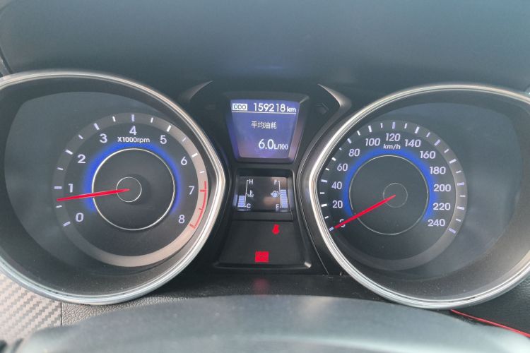 现代 朗动 2012款 1.6L 手动领先型中控内饰14