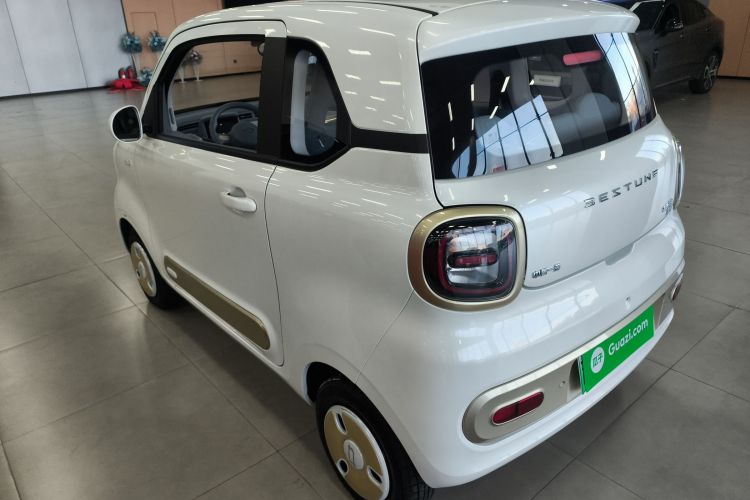 奔腾小马 2025款 222km 闪电马车身外观4