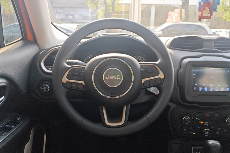 Jeep 自由侠 2018款 互联大屏版 180T 自动高能版局部细节13