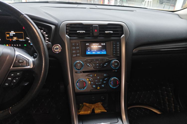 福特 蒙迪欧 2017款 EcoBoost 200 时尚型中控内饰16