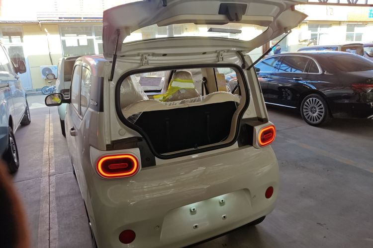 五菱汽车 宏光MINIEV 2024款 第三代 215km 青春版机舱底盘23