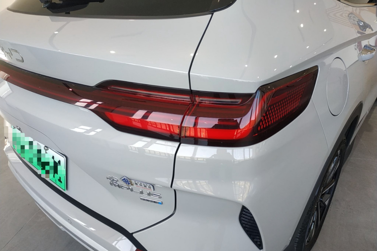 比亚迪 宋PLUS新能源 2025款 EV 智驾版 605km 旗舰型车身外观9