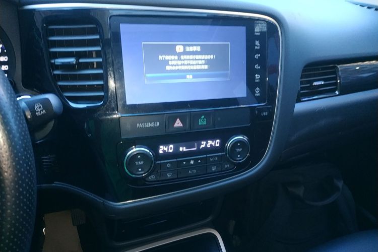 三菱 欧蓝德 2019款 2.4L 四驱致享版 7座 国V中控内饰16