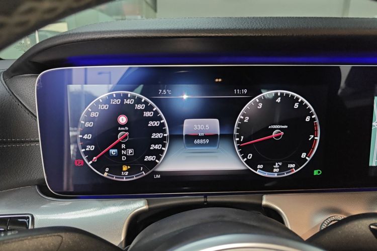 奔驰E级(进口) 2019款 E 200 轿跑车中控内饰14