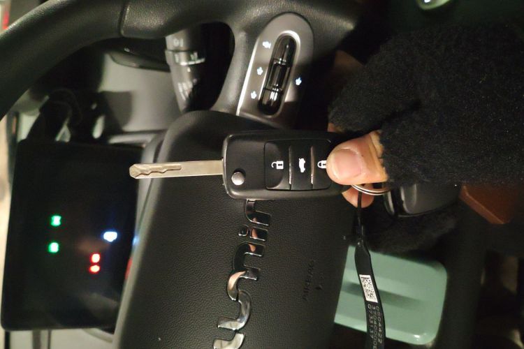 长安启源 长安Lumin 2023款 205km 香沁款中控内饰11