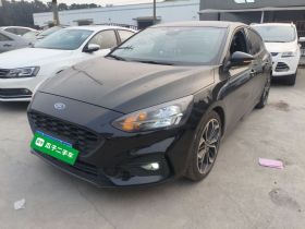 福特 福克斯 2021款 两厢 EcoBoost 180 自动ST Line