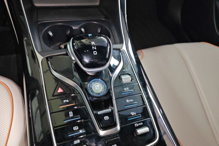 比亚迪 秦PLUS 2024款 荣耀版 EV 510KM超越型中控内饰18